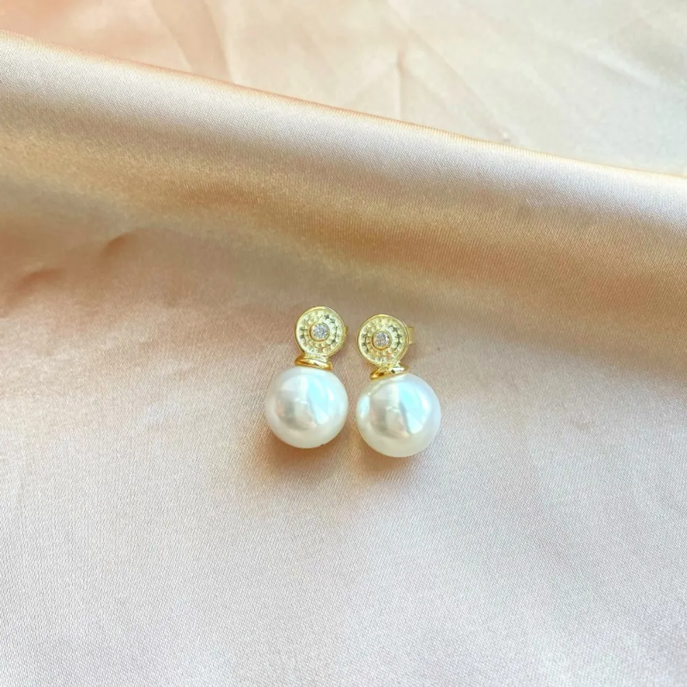Pearl drop earrings